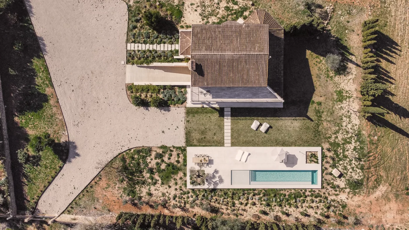 PAISAJISMO Y PISCINA EN SENCELLES. ESTUDIO AB2 ARQUITECTURA