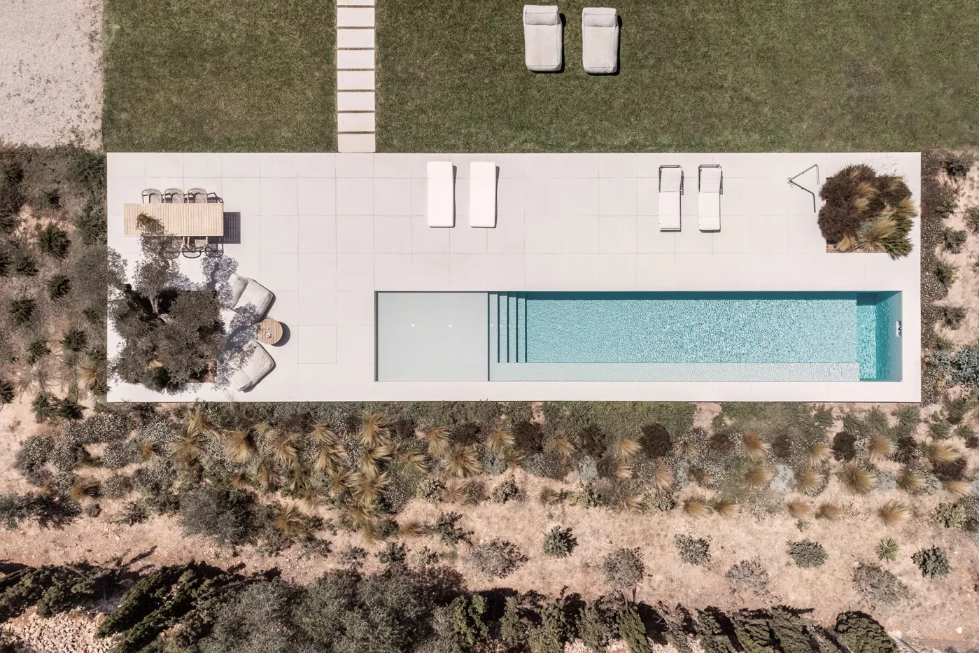 PAISAJISMO Y PISCINA EN SENCELLES. ESTUDIO AB2 ARQUITECTURA