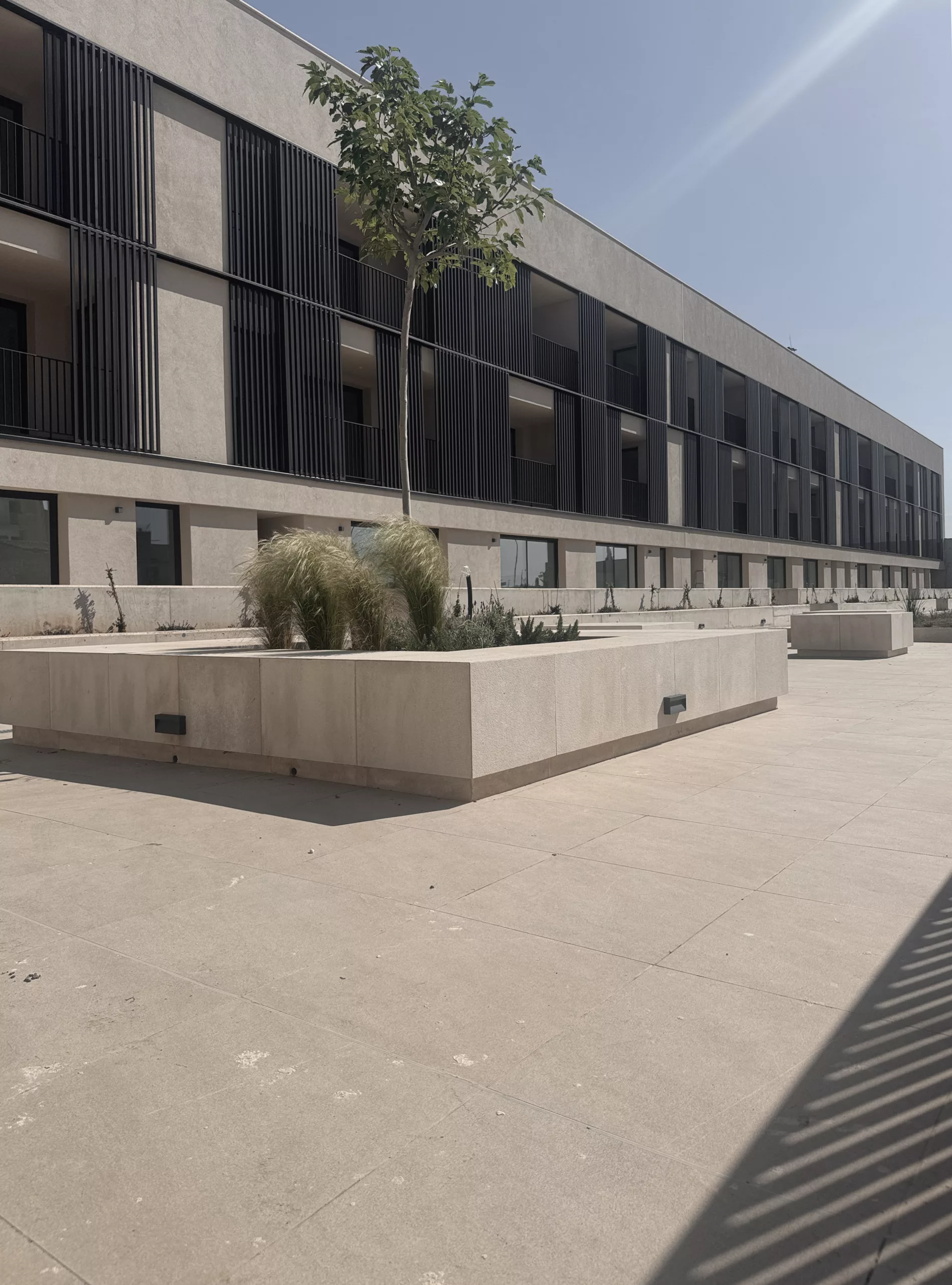 AB2 ARQUITECTURA. 50 VIVIENDAS EN TOMAS RULLAN