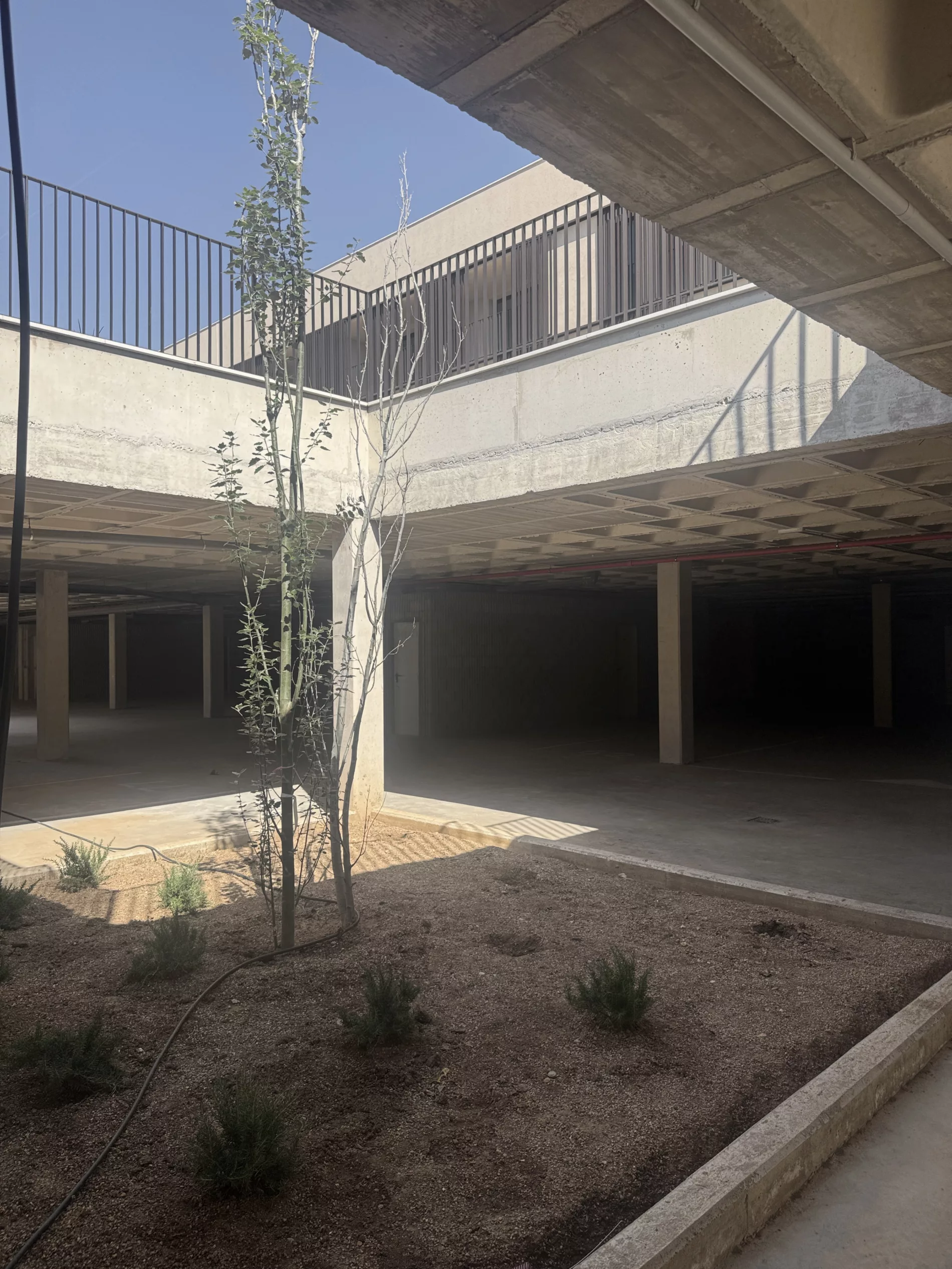 AB2 ARQUITECTURA. 50 VIVIENDAS EN TOMAS RULLAN