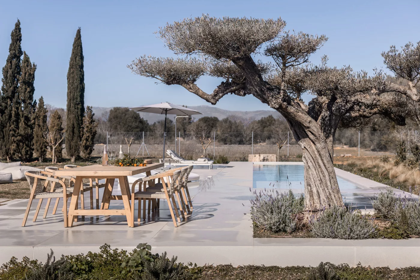 PAISAJISMO Y PISCINA EN SENCELLES. ESTUDIO AB2 ARQUITECTURA